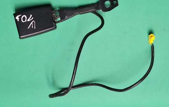 Mercedes-Benz C W203 Front seatbelt buckle 2038600169