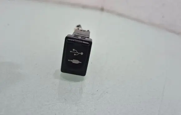 Toyota RAV 4 (XA40) AUX in-socket connector 8619042040