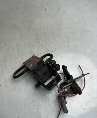 Audi A6 S6 C5 4B Front door lower hinge 6543