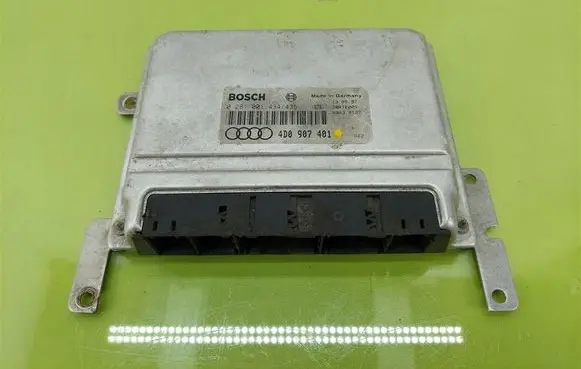 Audi A8 S8 D2 4D Engine control unit/module 4D0907401