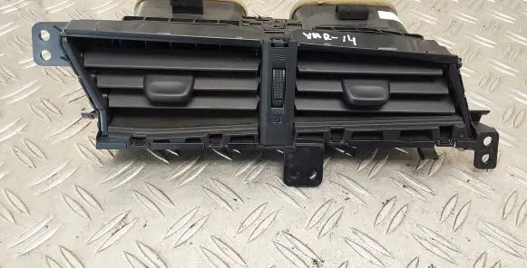 Toyota Yaris Dash center air vent grill