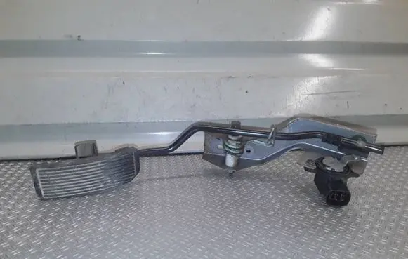 Nissan X-Trail T30 Accelerator throttle pedal 18919AM810