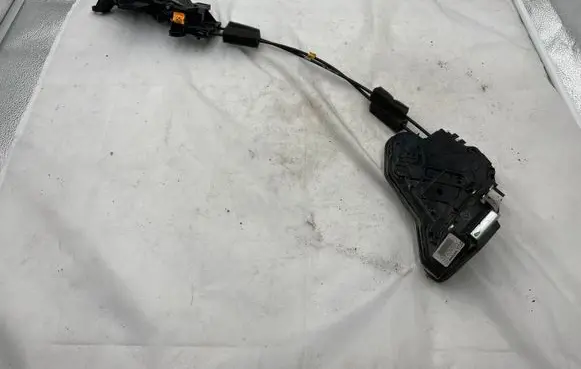 Honda Civic X Front door lock EUM9501110A