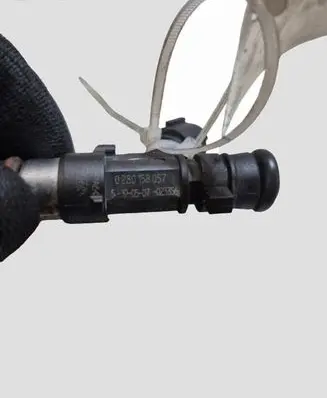 Peugeot 307 CC Fuel injector 0280158057
