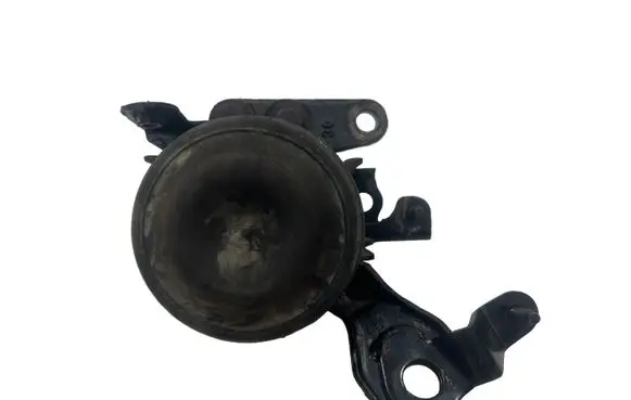 Toyota Avensis T250 Engine mount bracket