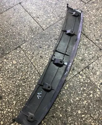 Front bumper lip