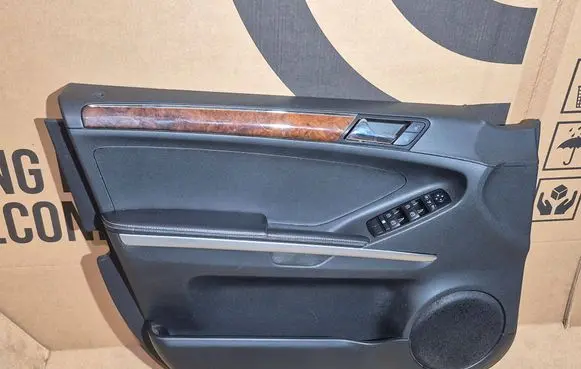 Mercedes-Benz ML W164 Front door card panel trim A1647201370 A1647201522