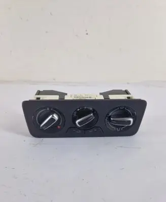 Audi A1 Climate control unit 8X0820045A