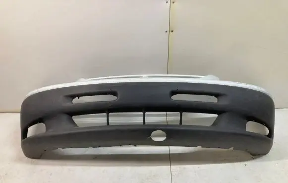Chrysler Voyager Front bumper 4676846L