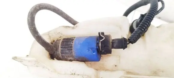 Volvo S40, V40 Windscreen/windshield washer pump