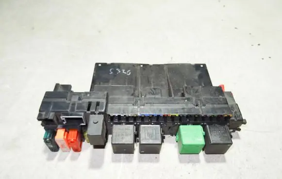 Mercedes-Benz S W220 Fuse module 0025452101