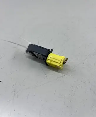Toyota Avensis T270 Airbag deployment crash/impact sensor 8983105060