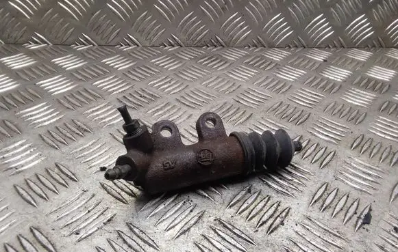Toyota Avensis T250 Clutch slave cylinder 