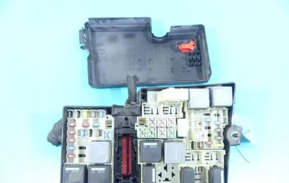 Ford Focus Fuse box set BV6T-14K733-BMC IMPRK1132268
