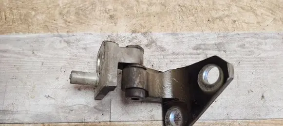 Volkswagen Jetta V Front door upper hinge 1K0831402L