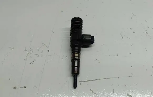 Audi A4 S4 B6 8E 8H Fuel injector 03G130073G
