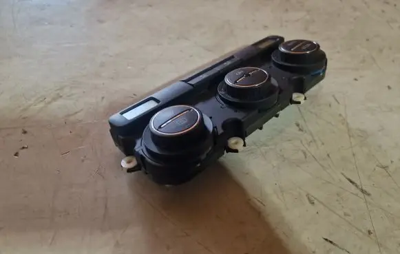 Volkswagen Golf V Climate control unit