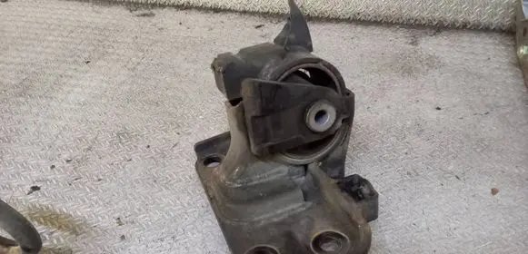 Toyota Verso Engine mount bracket