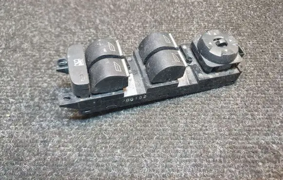 Ford Focus Electric window control switch J80102