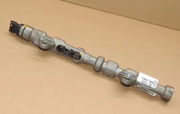 Opel Meriva B Fuel main line pipe 55573331 0445214222