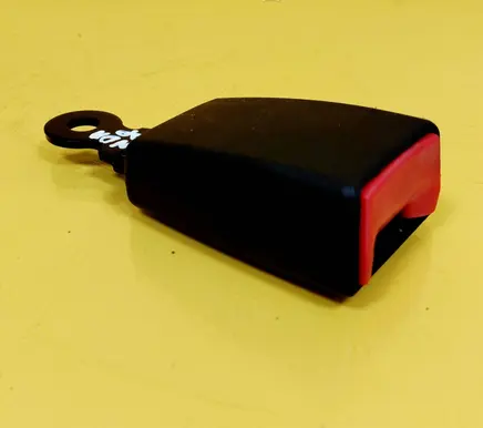 Front seatbelt buckle