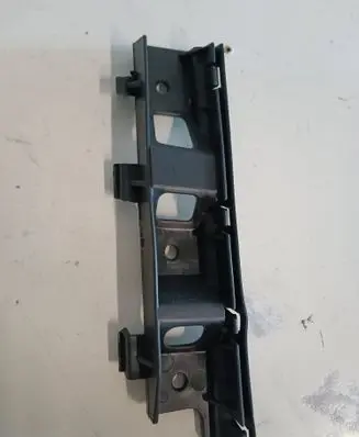 Front bumper mounting bracket