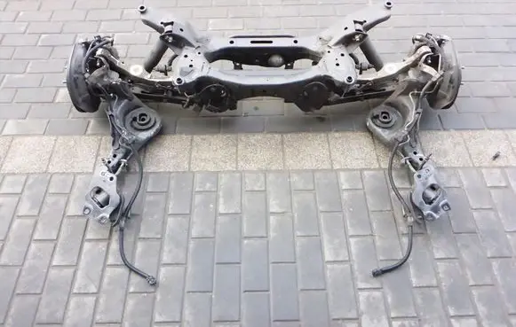 Nissan X-Trail T32 Rear axle beam 