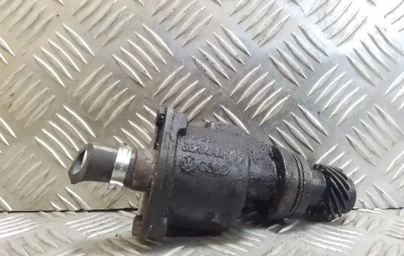 Volkswagen PASSAT B4 Vacuum pump 028207A