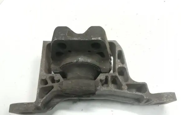 Volvo S40 Engine mount bracket