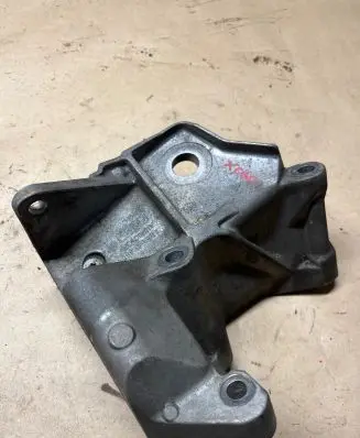 Volvo XC60 Engine mounting bracket 6G926P096FC A8003F