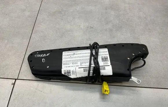 Volkswagen Touran II Seat airbag 1T0880242H