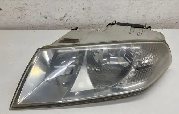 Skoda Octavia Mk2 (1Z) Headlight/headlamp 20A670B