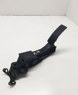 Mercedes-Benz ML W164 Accelerator throttle pedal A1643000104