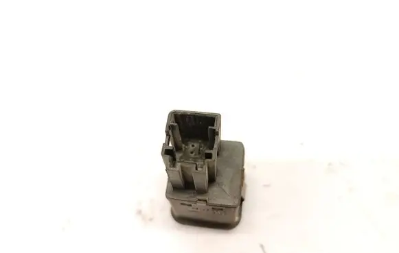 Land Rover Discovery 3 - LR3 Tailgate opening switch 95722 95721