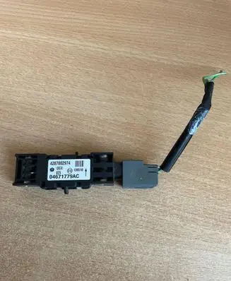 Chrysler Town & Country V Airbag deployment crash/impact sensor 04671779AC 4287802974 130510