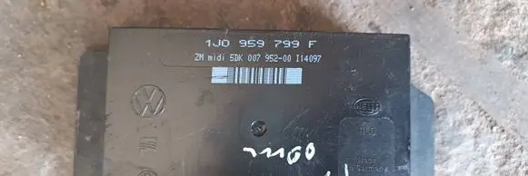 Volkswagen PASSAT B5 Comfort/convenience module 1J0959799F