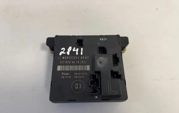 Mercedes-Benz E W211 Door control unit/module 2118704026