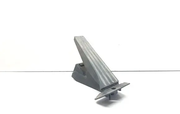 Accelerator throttle pedal