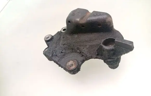 Engine mounting bracket