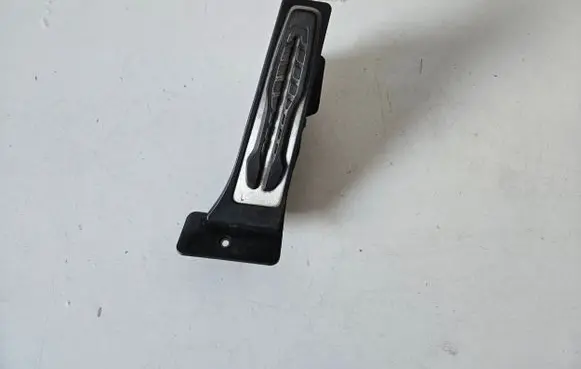 BMW 5 G30 G31 Accelerator throttle pedal 6871053