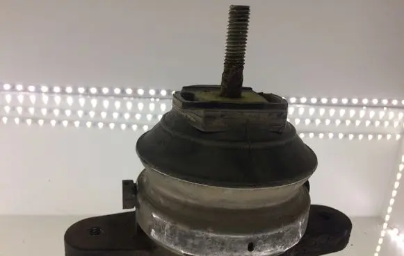 Audi A8 S8 D3 4E Gearbox mount 65398