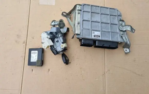 Toyota Auris 150 Engine ECU kit and lock set 89661-02T40