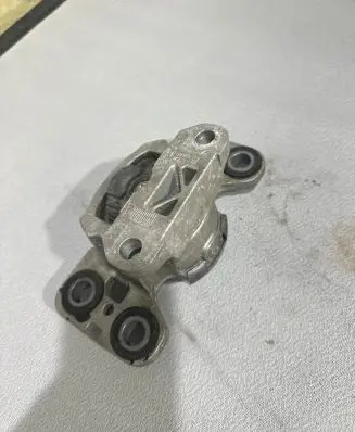 Volvo XC60 Engine mount bracket 8G9N7M121CA