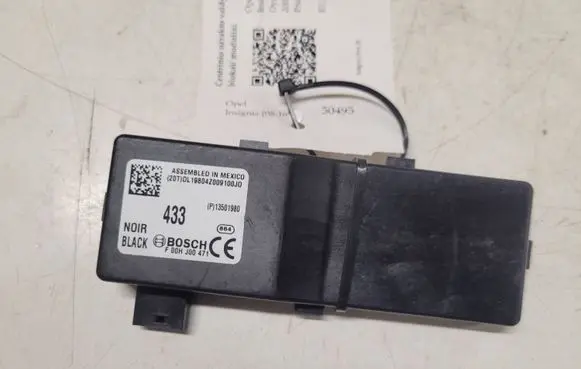 Opel Insignia A Door central lock control unit/module 13501980