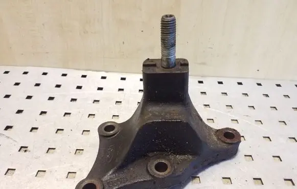 Ford Mondeo Mk III Gearbox mounting bracket 3S717M125AB