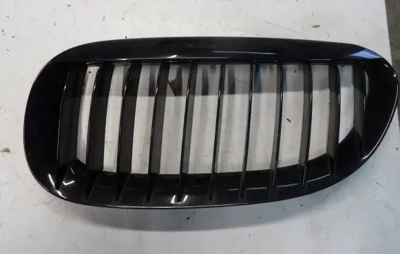 BMW 6 E63 E64 Front bumper upper radiator grill 7077935