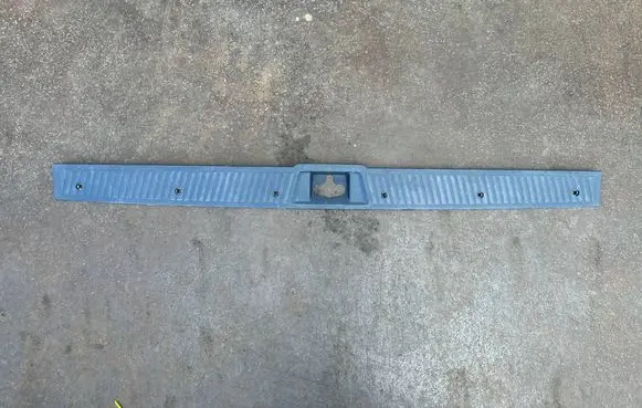 Nissan Terrano Tailgate/boot lid cover trim 8499041G11