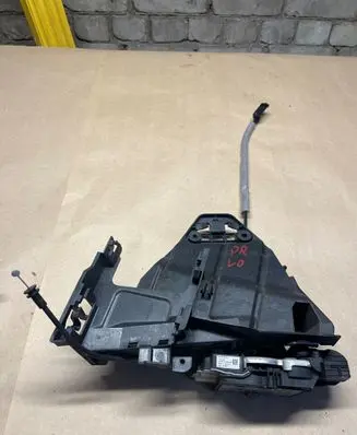 Volvo V40 Front door lock 31440392 933380109 932635103
