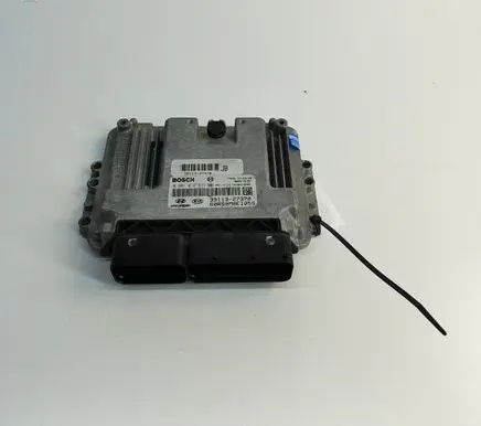 KIA Carens I Engine control unit/module 3911327370 0281012671