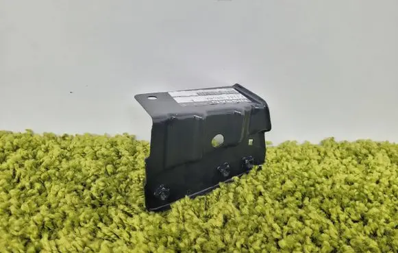 Nissan Qashqai Fender mounting bracket f3181-br0ma